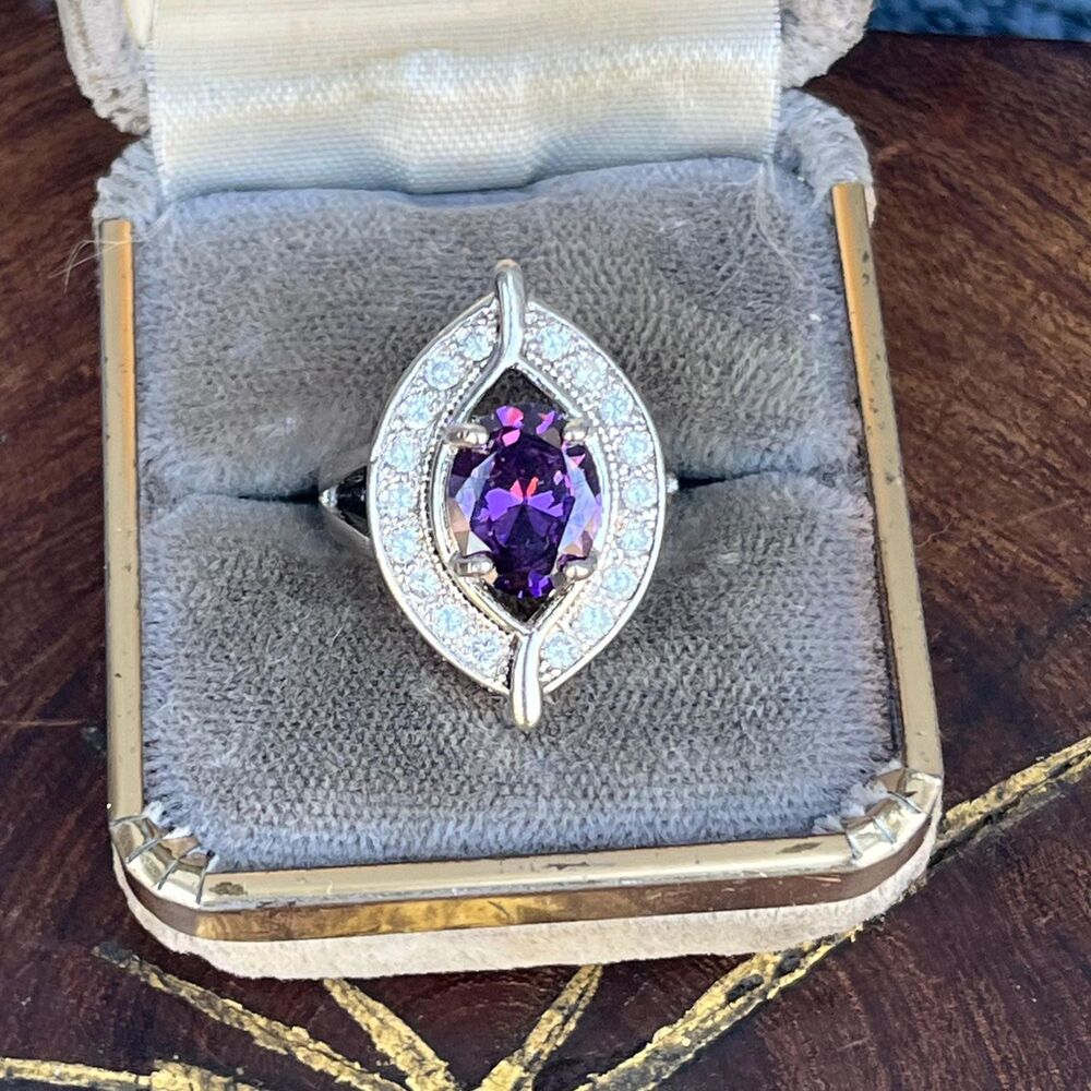 Purple Cocktail Ring Size 6 1/2 Sparkle Faux Amethyst 925 Costume jewelry